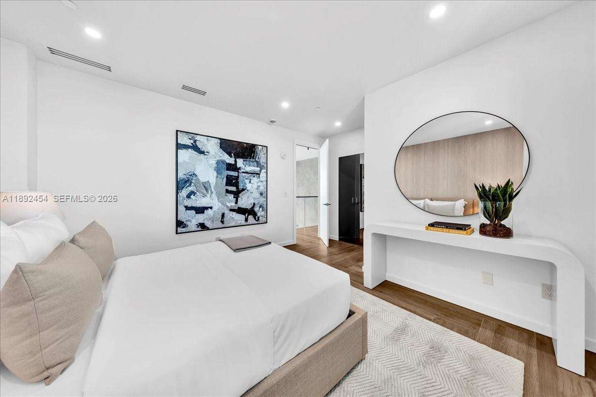 Marina blue Unit #PH-5704 | Picture 38