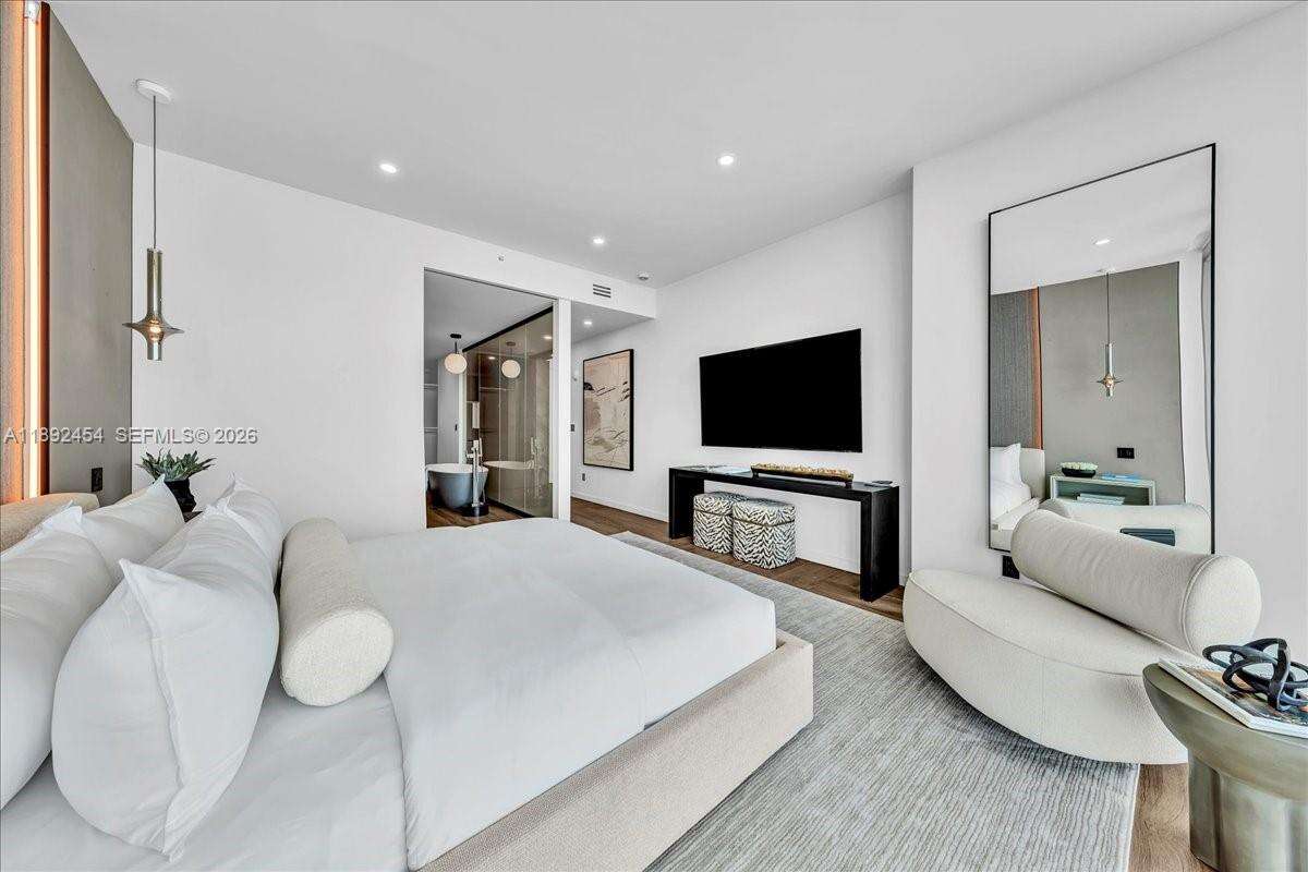 Marina blue Unit #PH-5704 | Picture 45