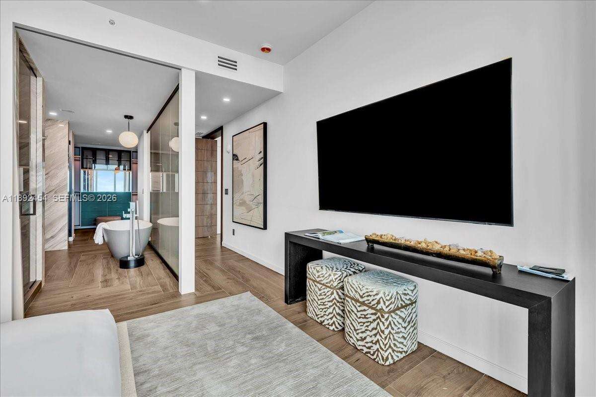 Marina blue Unit #PH-5704 | Picture 46