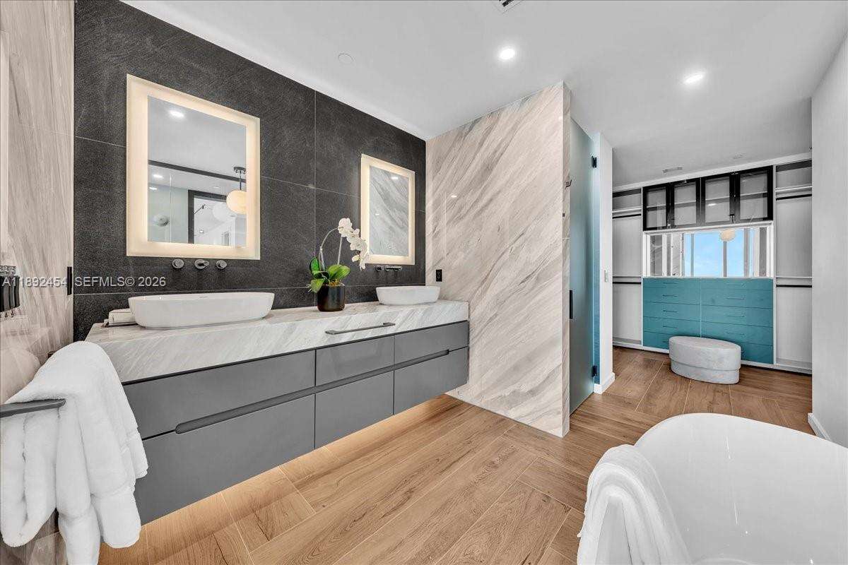 Marina blue Unit #PH-5704 | Picture 52