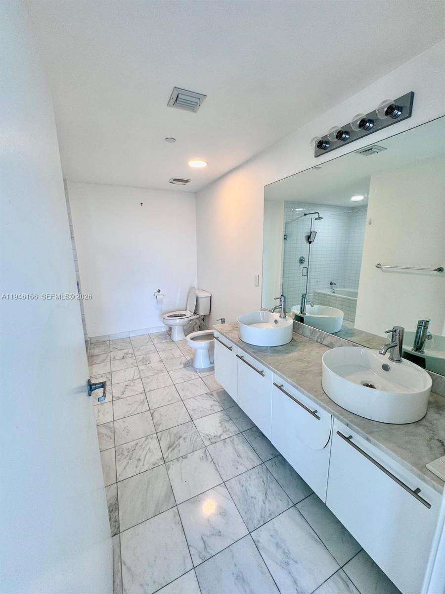 Marina blue Unit #906 | Picture 10