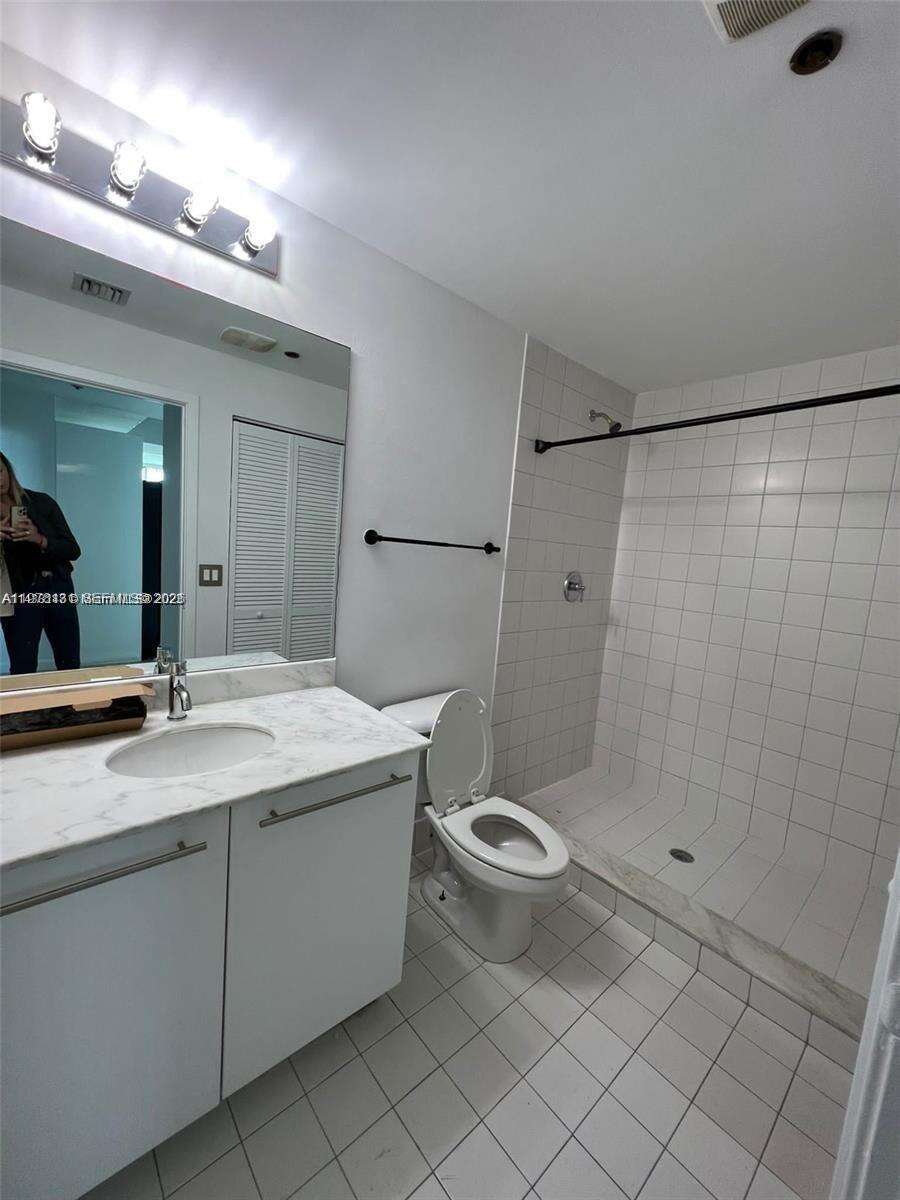 Marina blue Unit #3205 | Picture 15