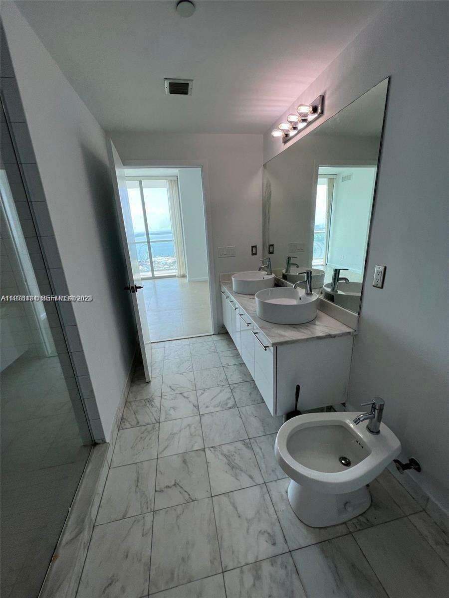 Marina blue Unit #3205 | Picture 10