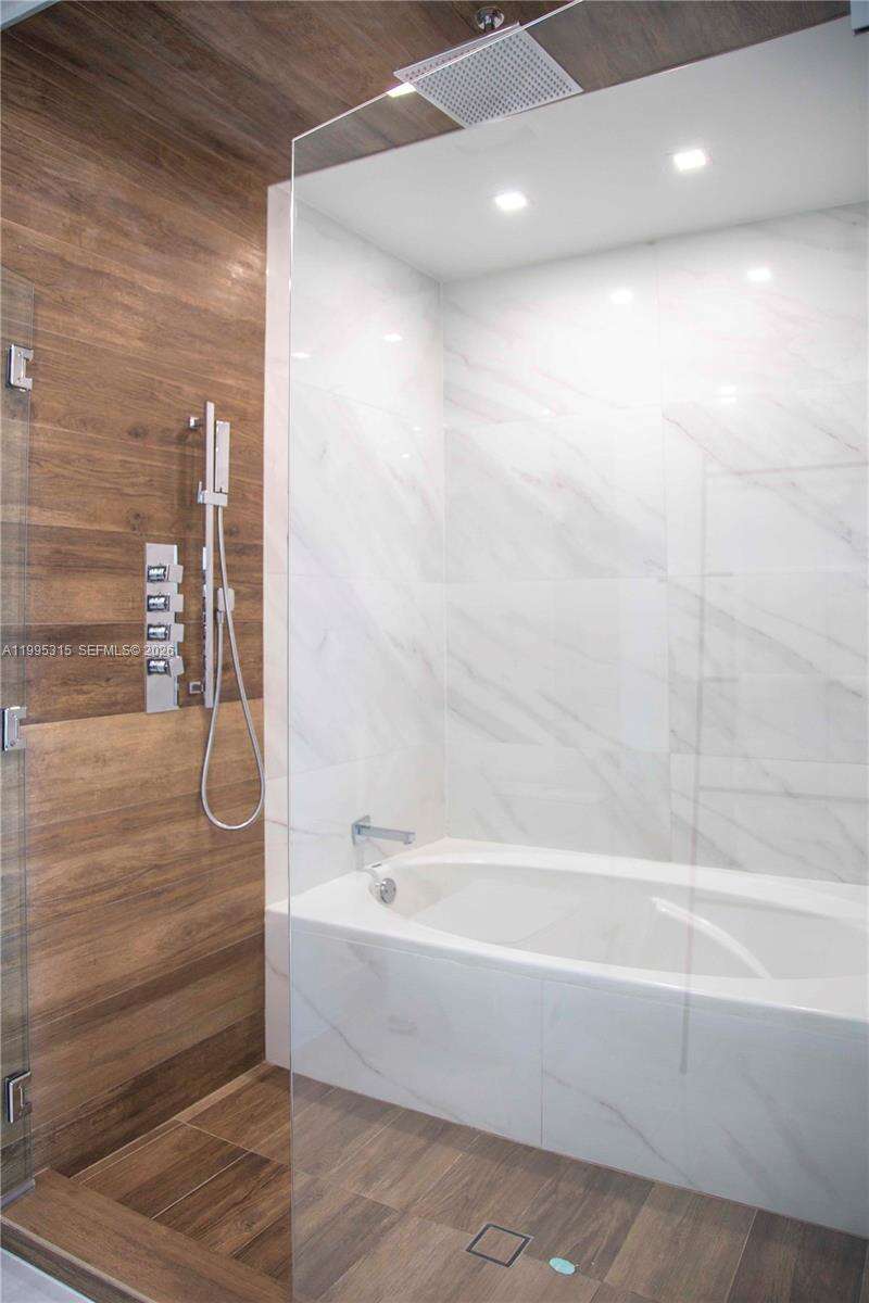 Marina blue Unit #5207 | Picture 9